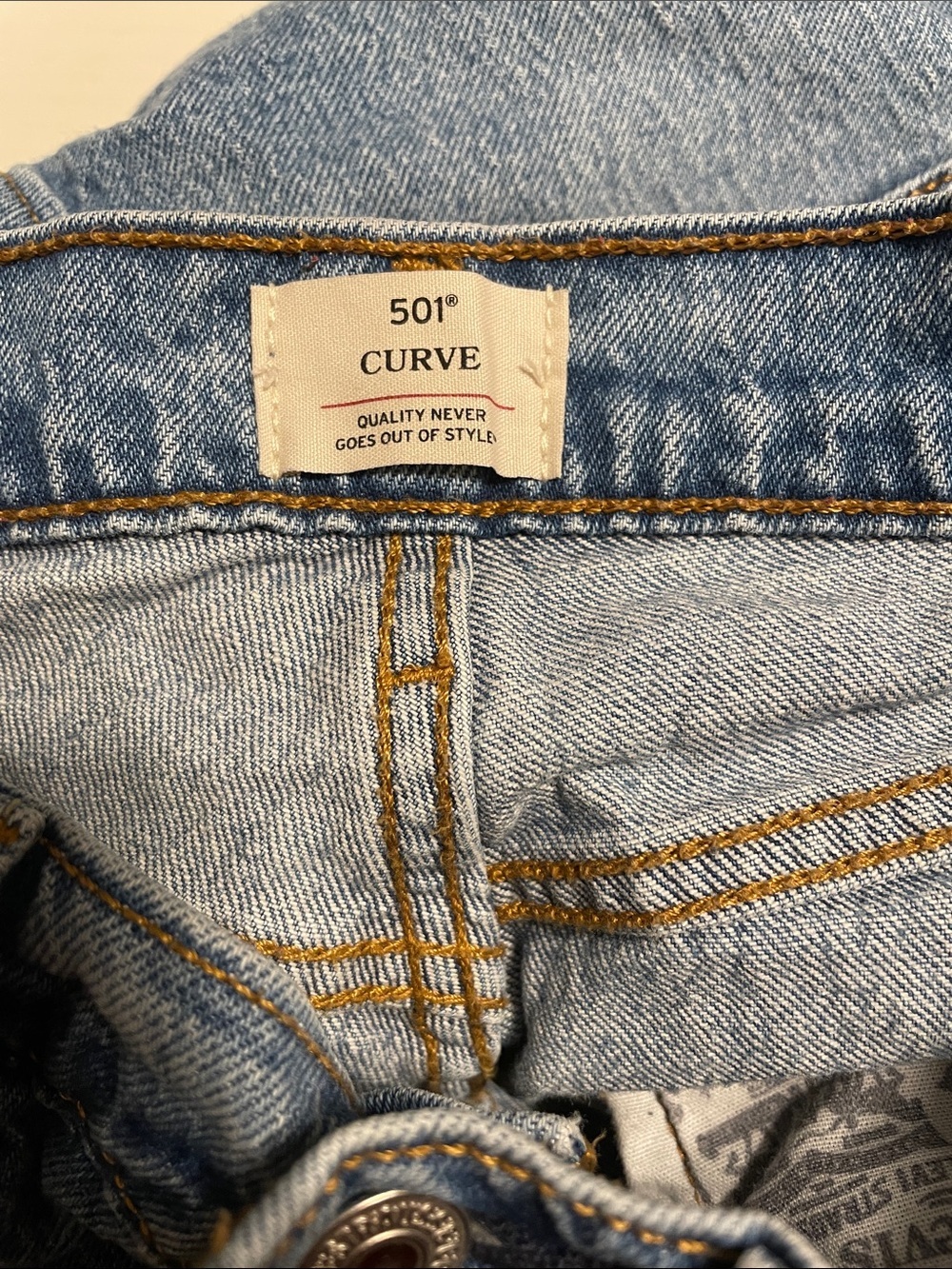 Levi’s 501 Curve Jeans Medium Wash - Picture 7 of 10